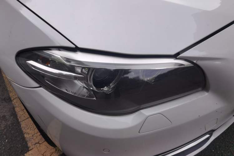 Used BMW 5 Series 2014 525Li Luxury Design Package Right Front Headlight