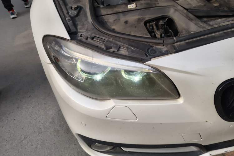 Used BMW 5 Series 2014 535Li Leading Model Right Front Headlight