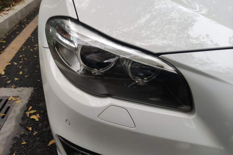 Used BMW 5 Series 2014 525Li Luxury Design Package Right Front Headlight