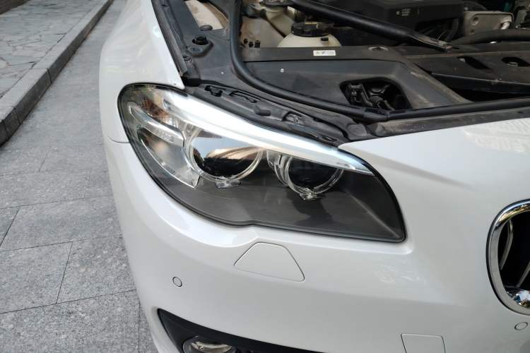 Used BMW 5 Series 2014 520i Touring Edition Right Front Headlight