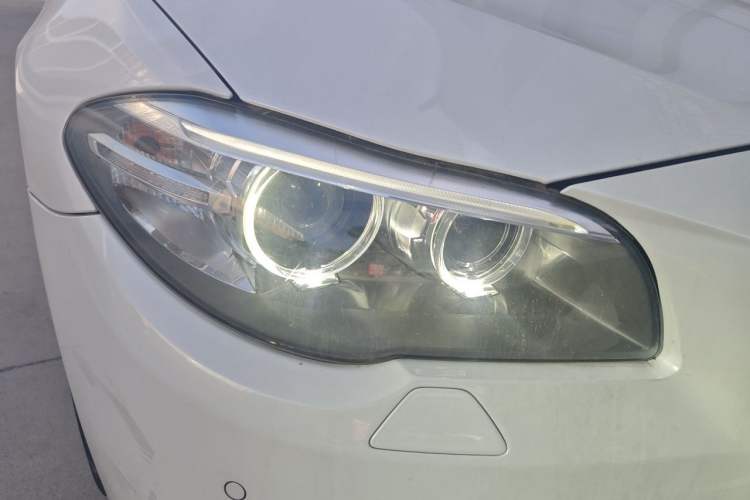 Used BMW 5 Series 2014 525Li Luxury Design Package Right Front Headlight