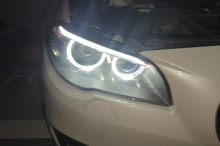 Used BMW 5 Series 2014 525Li Leading Model Right Front Headlight