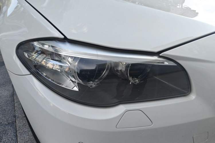Used BMW 5 Series 2014 525Li Luxury Design Package Right Front Headlight