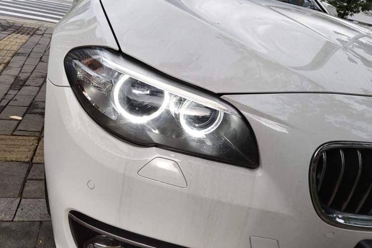 Used BMW 5 Series 2014 525Li Luxury Design Package Right Front Headlight