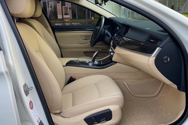 Used BMW 5 Series 2014 525Li Luxury Design Package Right Front Seat