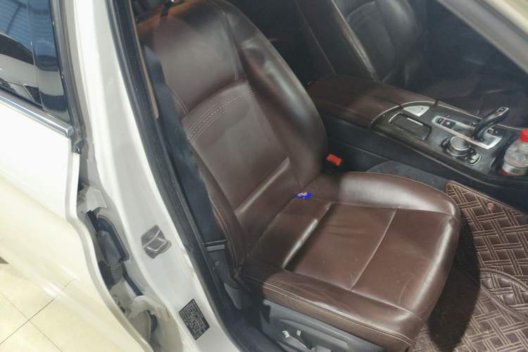 Used BMW 5 Series 2014 525Li Luxury Design Package Right Front Seat