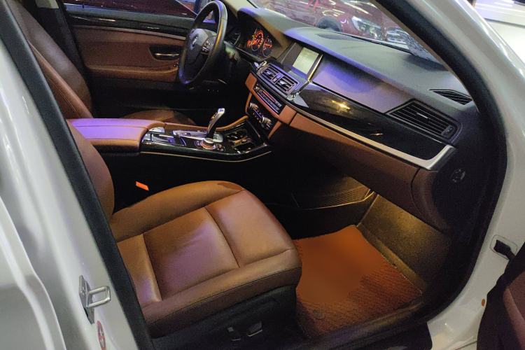 Used BMW 5 Series 2014 520i Elegant Edition Right Front Seat
