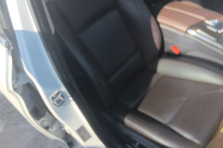 Used BMW 5 Series 2014 525Li Luxury Design Package Right Front Seat