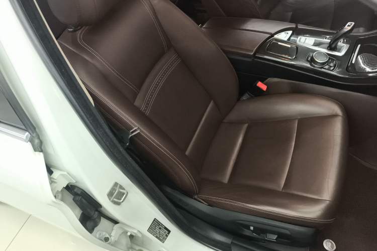 Used BMW 5 Series 2014 525Li Luxury Design Package Right Front Seat