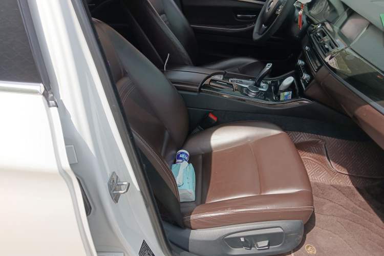 Used BMW 5 Series 2014 525Li Luxury Design Package Right Front Seat