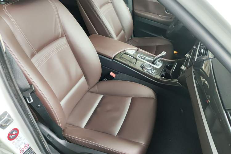 Used BMW 5 Series 2014 525Li Luxury Design Package Right Front Seat