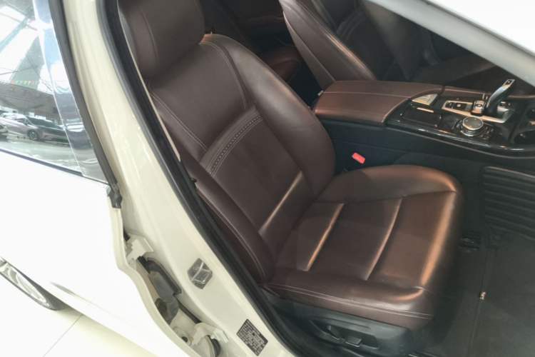 Used BMW 5 Series 2014 525Li Luxury Design Package Right Front Seat