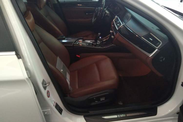 Used BMW 5 Series 2014 520i Elegant Edition Right Front Seat