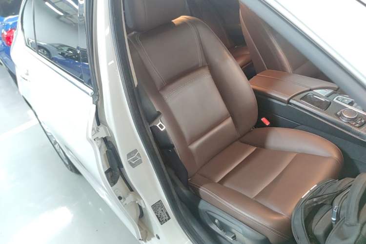 Used BMW 5 Series 2014 525Li Luxury Design Package Right Front Seat