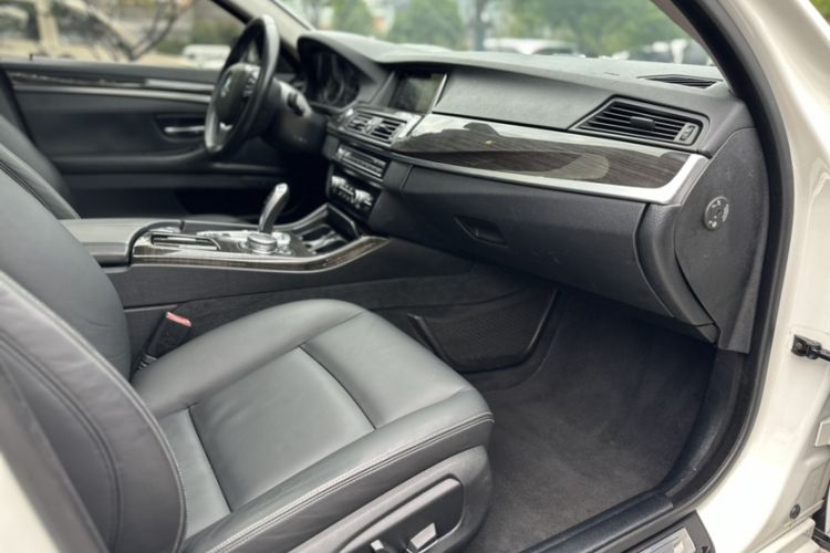 Used BMW 5 Series 2014 525Li Luxury Design Package Right Front Seat