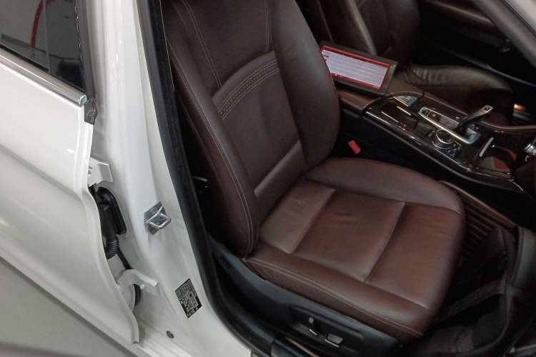 Used BMW 5 Series 2014 525Li Luxury Design Package Right Front Seat