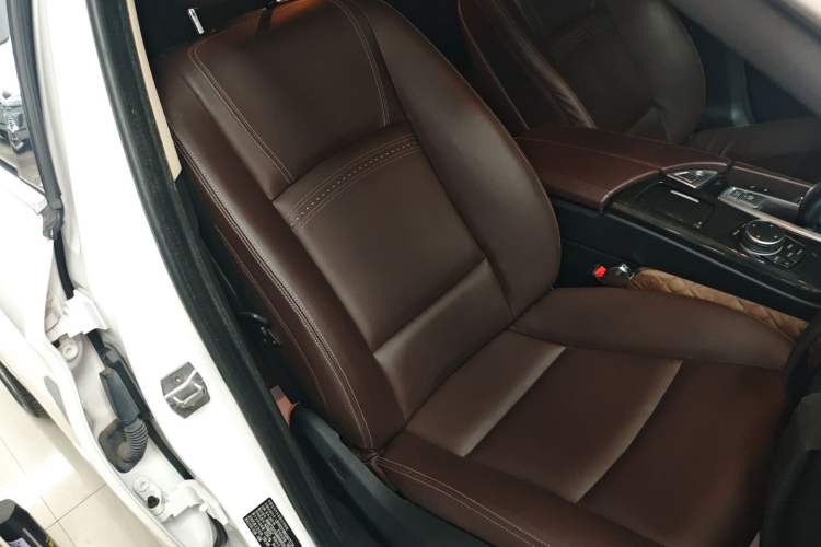 Used BMW 5 Series 2014 525Li Luxury Design Package Right Front Seat