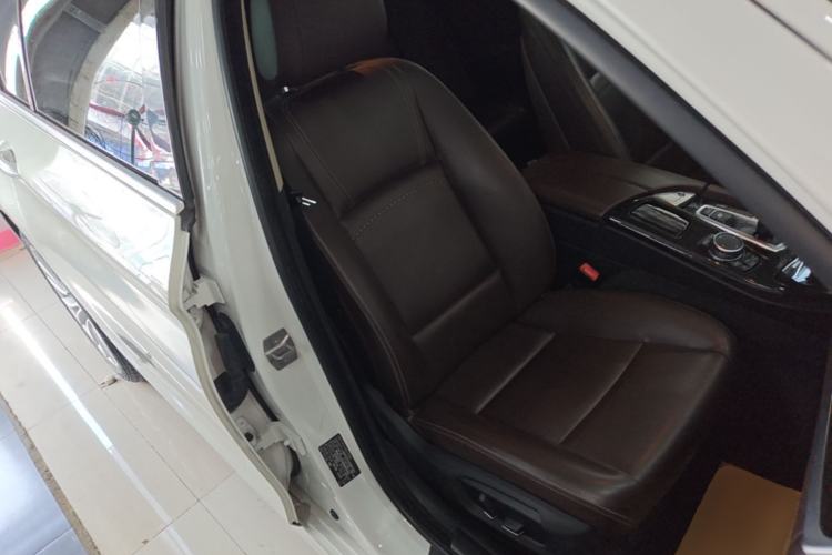 Used BMW 5 Series 2014 525Li Luxury Design Package Right Front Seat