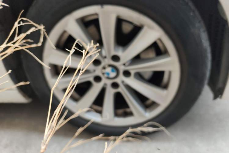 Used BMW 5 Series 2014 520Li Elegant Model Right Front Wheel Hub