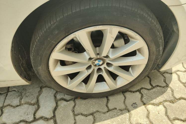 Used BMW 5 Series 2014 528Li xDrive Luxury Design Package Right Front Wheel Hub