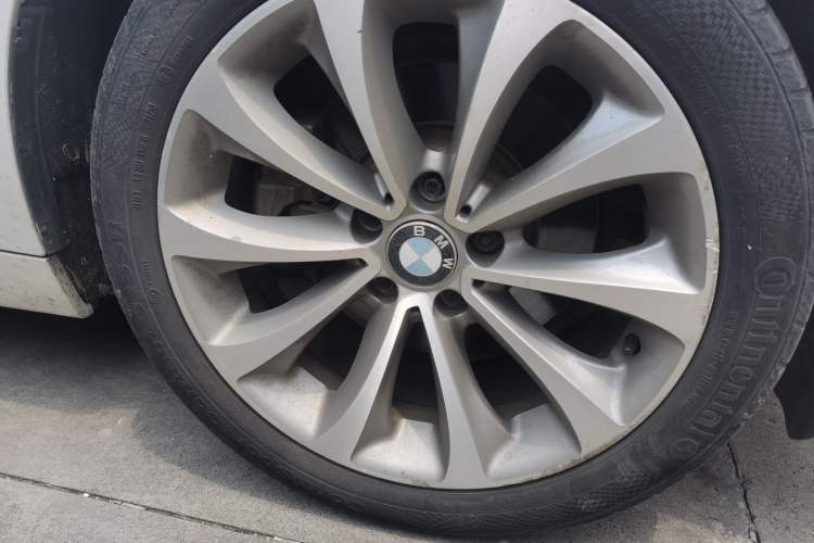 Used BMW 5 Series 2014 520Li Elegant Model Right Front Wheel Hub