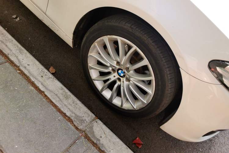 Used BMW 5 Series 2014 525Li Luxury Design Package Right Front Wheel Hub