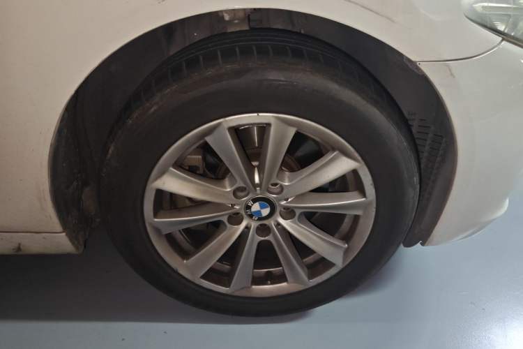 Used BMW 5 Series 2014 520Li Elegant Model Right Front Wheel Hub