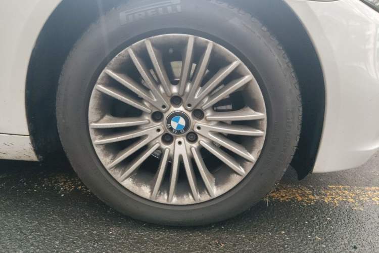 Used BMW 5 Series 2014 525Li Leading Model Right Front Wheel Hub