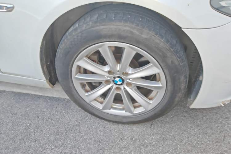 Used BMW 5 Series 2014 520Li Elegant Model Right Front Wheel Hub