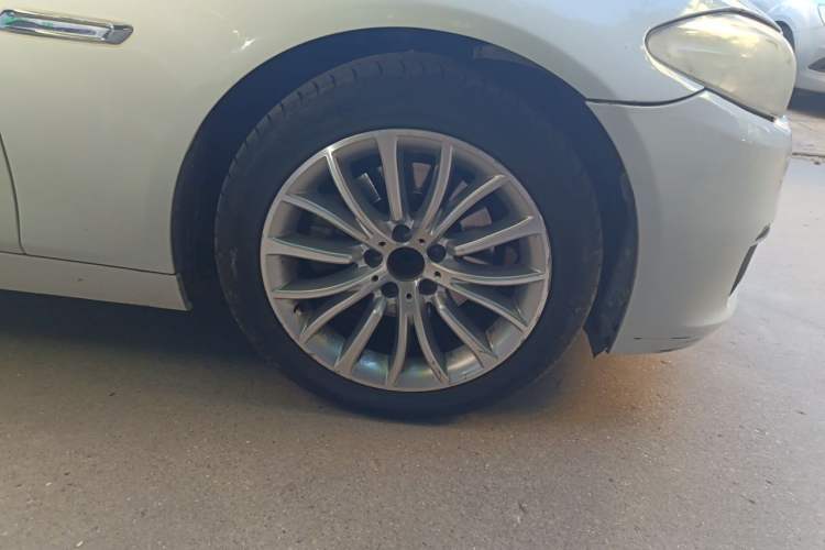 Used BMW 5 Series 2014 530Li Leading Model Right Front Wheel Hub