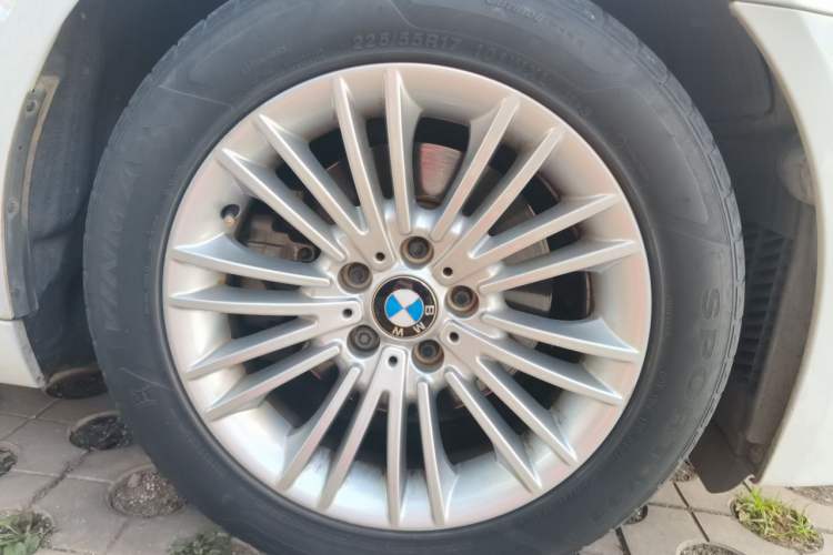 Used BMW 5 Series 2014 525Li Leading Model Right Front Wheel Hub