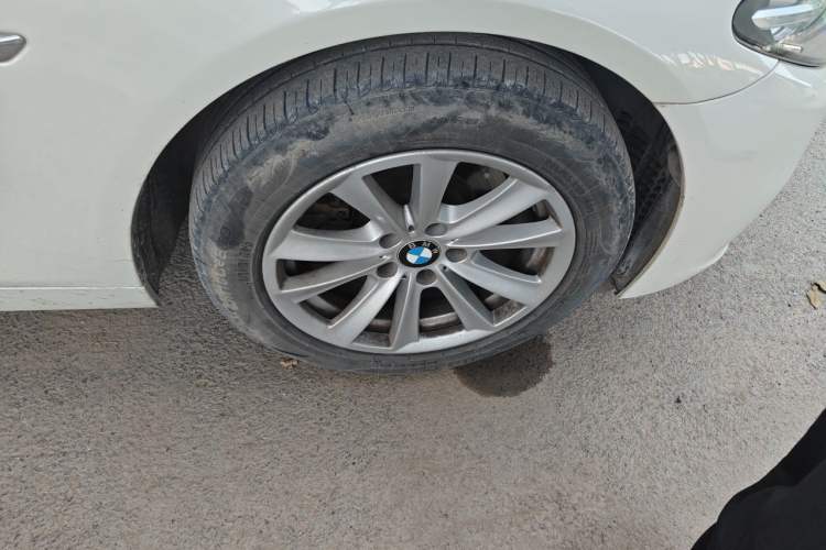 Used BMW 5 Series 2014 520Li Elegant Model Right Front Wheel Hub