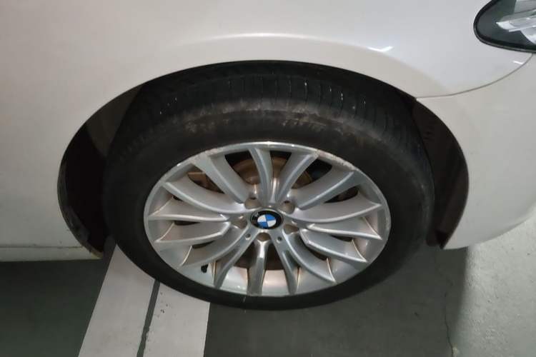 Used BMW 5 Series 2014 525Li Luxury Design Package Right Front Wheel Hub