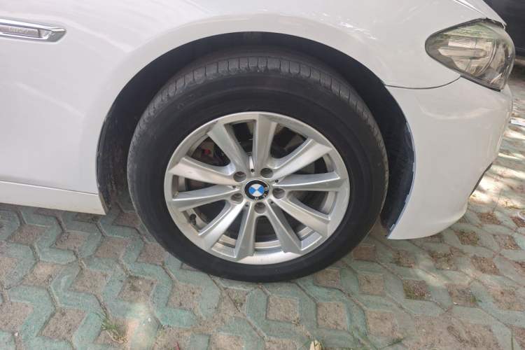Used BMW 5 Series 2014 520Li Elegant Model Right Front Wheel Hub