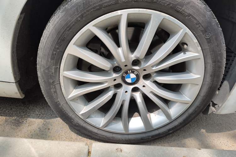 Used BMW 5 Series 2014 525Li Luxury Design Package Right Front Wheel Hub