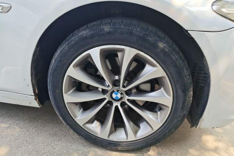 Used BMW 5 Series 2014 528Li Leading Model Right Front Wheel Hub