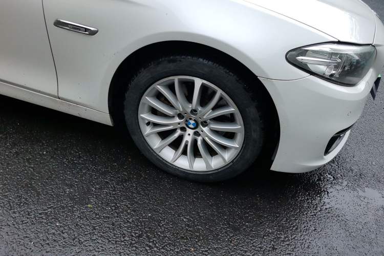 Used BMW 5 Series 2014 525Li Luxury Design Package Right Front Wheel Hub