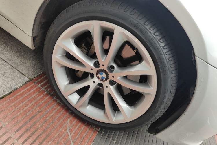 Used BMW 5 Series 2014 535Li Leading Model Right Front Wheel Hub