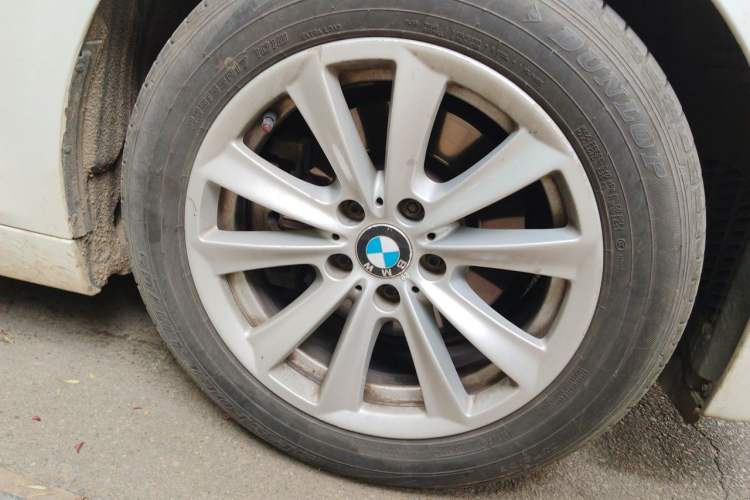 Used BMW 5 Series 2014 520Li Elegant Model Right Front Wheel Hub