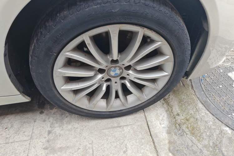 Used BMW 5 Series 2014 525Li Luxury Design Package Right Front Wheel Hub