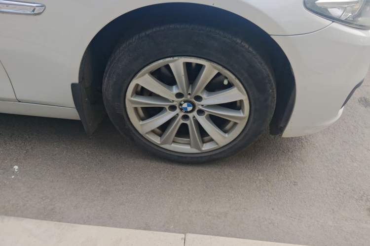 Used BMW 5 Series 2014 520Li Elegant Model Right Front Wheel Hub