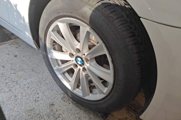 Used BMW 5 Series 2014 520Li Elegant Model Right Front Wheel Hub