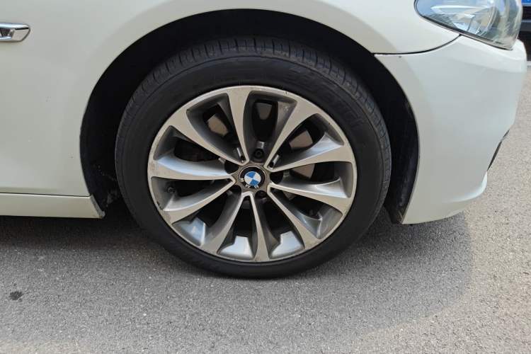 Used BMW 5 Series 2014 525Li Fashion Design Package Right Front Wheel Hub