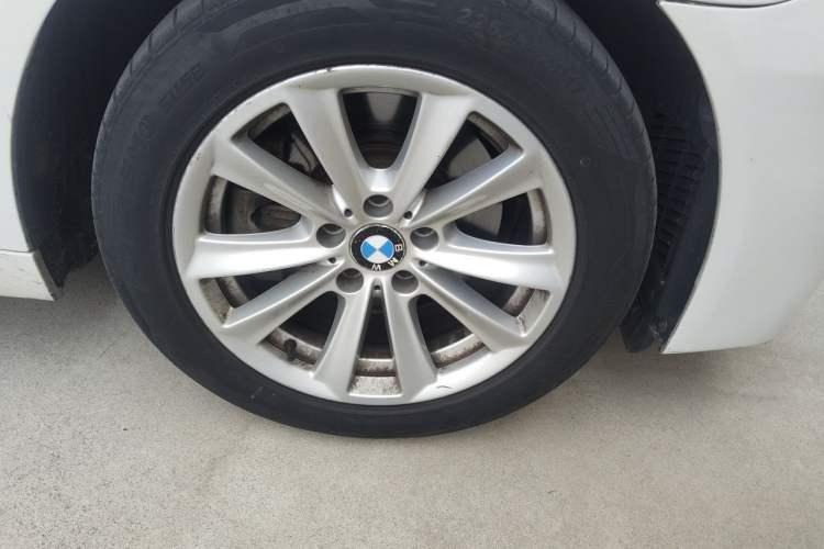 Used BMW 5 Series 2014 520Li Elegant Model Right Front Wheel Hub