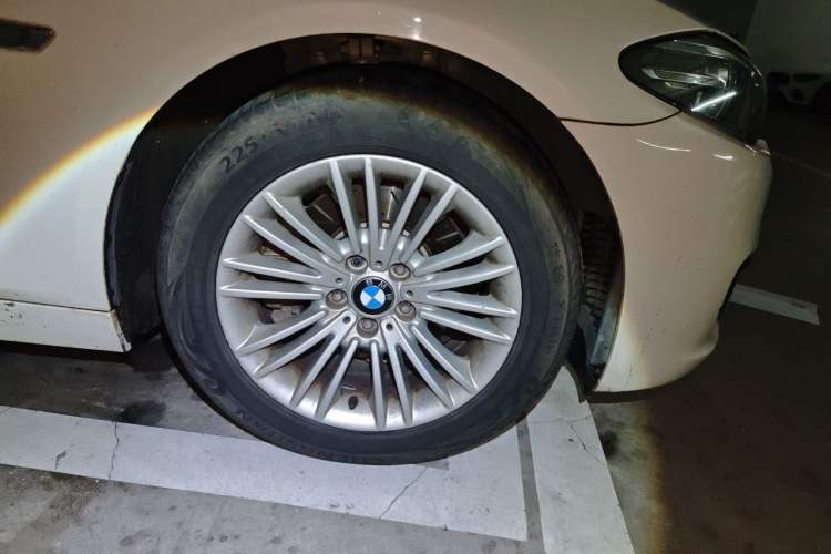 Used BMW 5 Series 2014 525Li Leading Model Right Front Wheel Hub