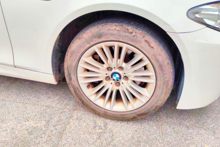 Used BMW 5 Series 2014 525Li Leading Model Right Front Wheel Hub
