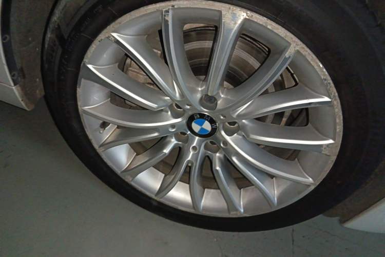 Used BMW 5 Series 2014 525Li Luxury Design Package Right Front Wheel Hub