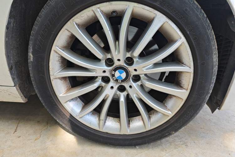 Used BMW 5 Series 2014 520Li Elegant Model Right Front Wheel Hub