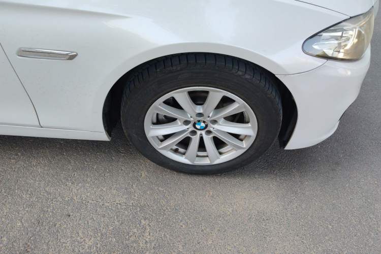 Used BMW 5 Series 2014 520Li Elegant Model Right Front Wheel Hub