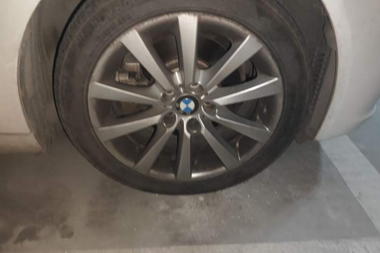 Used BMW 5 Series 2014 530Li Leading Model Right Front Wheel Hub